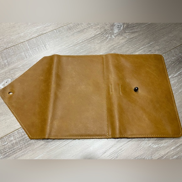 Hearth and Hand- Magnolia Leather Wallet, Like New, Never Worn - Picture 3 of 3
